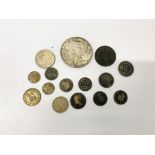 A SMALL COLLECTION OF SILVER COINAGE TO INCLUDE 1935 SILVER DOLLAR