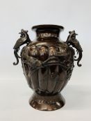 A LARGE REPRODUCTION SPELTER URN WITH RELIEF BIRD DESIGN (ONE HANDLE LOOSE) HEIGHT 37CM.