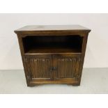 AN OAK FINISH TWO DOOR CABINET WITH LINEN FOLD DETAIL W 79CM. H 84CM. D 46CM.