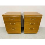 A PAIR OF MODERN WOODGRAIN FINISH THREE DRAWER BEDSIDE CHESTS EACH W 45CM. H 66CM. D 43CM.