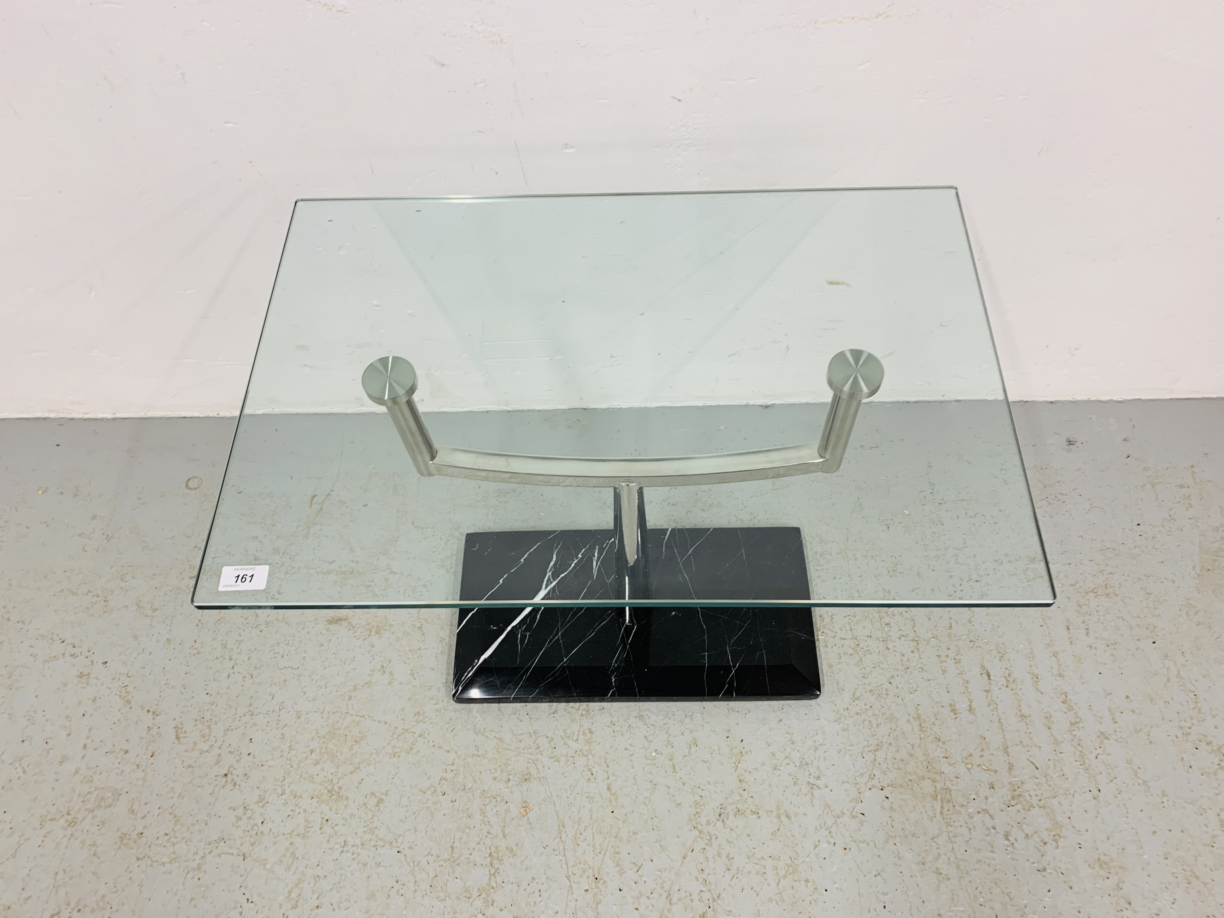 A DESIGNER CHROMIUM PEDESTAL STAND WITH MARBLE BASE AND GLASS TOP. W 69CM. D 46CM. H 61CM. - Bild 2 aus 3