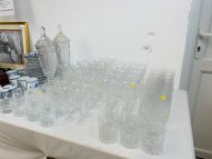 AN EXTENSIVE COLLECTION OF GOOD QUALITY CRYSTAL GLASSWARE TO INCLUDE WINES, HIGH BALLS, WHISKIES,