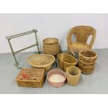 A COLLECTION OF WICKER WARES TO INCLUDE BASKETS, PICNIC HAMPER,