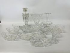 A VARIED GROUP OF GOOD QUALITY GLASSWARE TO INCLUDE CRYSTAL LUSTRE, BOWLS,