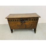 A SMALL ANTIQUE OAK BLANKET BOX WITH INDENTAL CARVED DETAIL TO FRONT, LOCK MISSING - W 86CM. H 56CM.