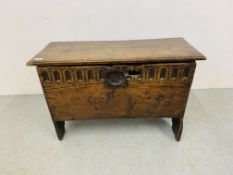 A SMALL ANTIQUE OAK BLANKET BOX WITH INDENTAL CARVED DETAIL TO FRONT, LOCK MISSING - W 86CM. H 56CM.