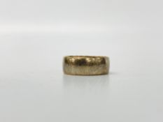 A 9CT GOLD WEDDING BAND