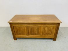 OAK BLANKET BOX WITH CARVED LINEN FOLD DETAIL TO PANELS.