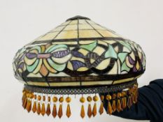 A LARGE REPRODUCTION TIFFANY STYLE PENDANT LIGHT SHADE WITH AMBER GLASS DROPLETS - DIAMETER 50CM (3