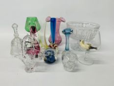 12 PIECES OF ART GLASS TO INCLUDE SELKIRK PAPERWEIGHTS, SWAN, VASE, FRUIT BOWL ETC.