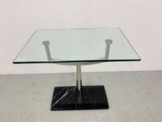 A DESIGNER CHROMIUM PEDESTAL STAND WITH MARBLE BASE AND GLASS TOP. W 69CM. D 46CM. H 61CM.