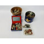 AN EXTENSIVE GROUP OF VINTAGE BUTTONS AND COSTUME JEWELLERY TO INCLUDE DECO BELT BUCKLE,
