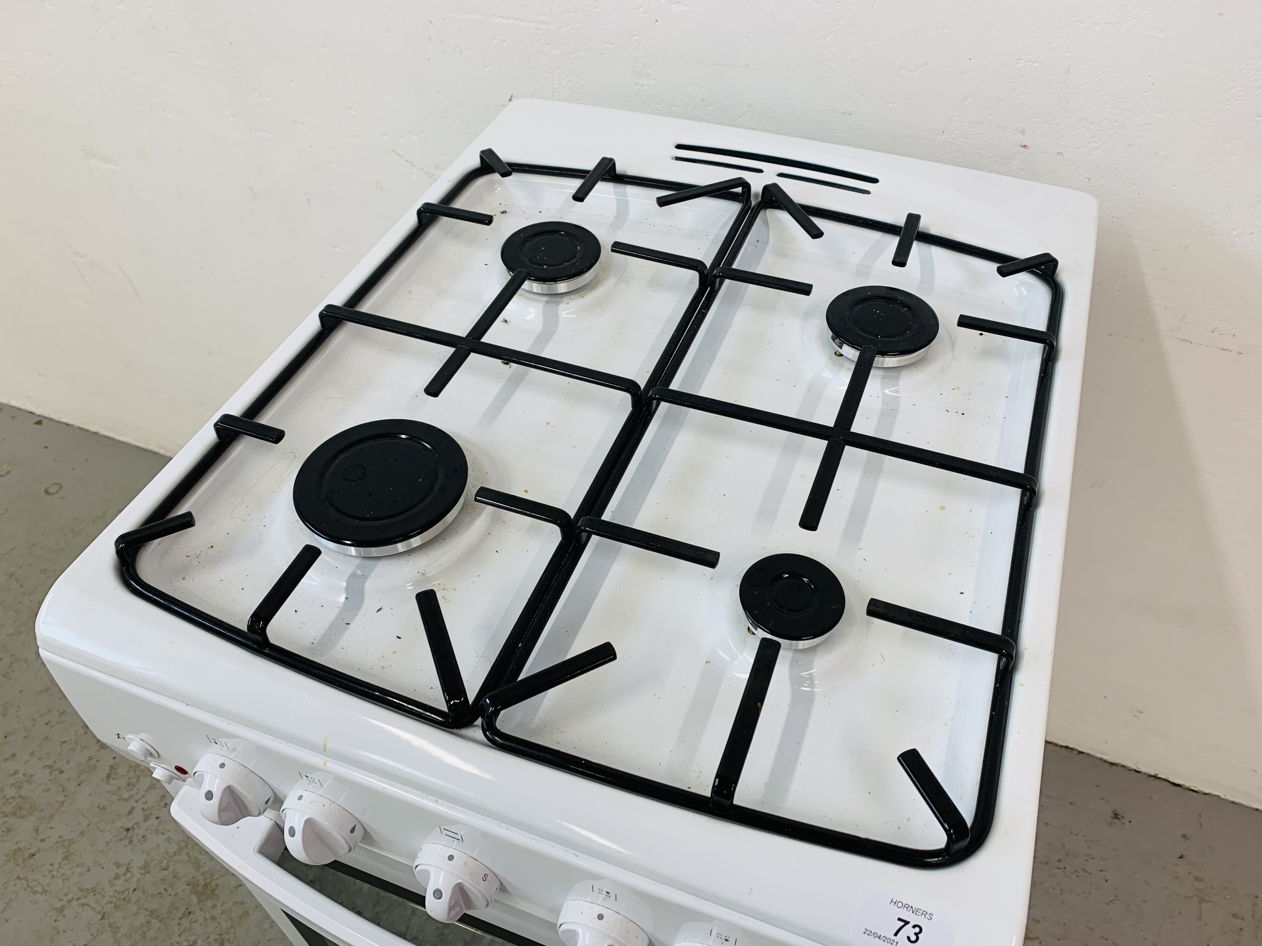 AN ESSENTIALS MAINS GAS SINGLE OVEN SLOT IN COOKER MODEL CFS9WU17 - SOLD AS SEEN (TRADE ONLY) - Image 3 of 11