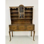 AN OAK THREE DRAWER DRESSER, THE PART GLAZED TOP SECTION WITH ARCHED DETAIL, WIDTH 137cm,