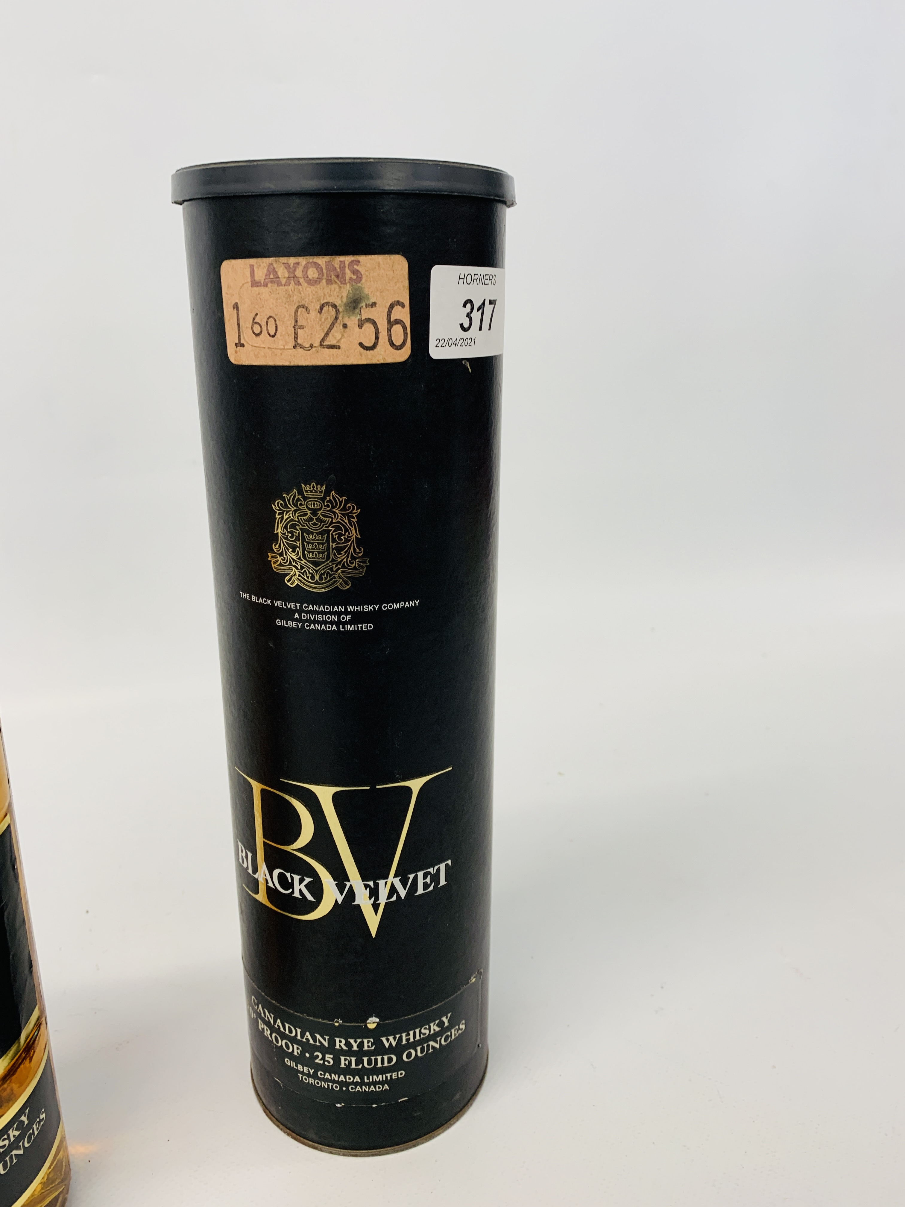 710ml BOTTLE GILBEY BLACK VELVET CANADIAN WHISKY WITH INTACT 1969 SEAL IN ORIGINAL TUBE - Image 4 of 4