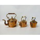 LARGE VINTAGE COPPER KETTLE PLUS TWO FURTHER SMALLER WITH CERAMIC HANDLES