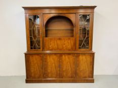A QUALITY REPRODUCTION MAHOGANY FINISH WALL DISPLAY CABINET, THE BASE WITH FOUR CABINET DOORS,