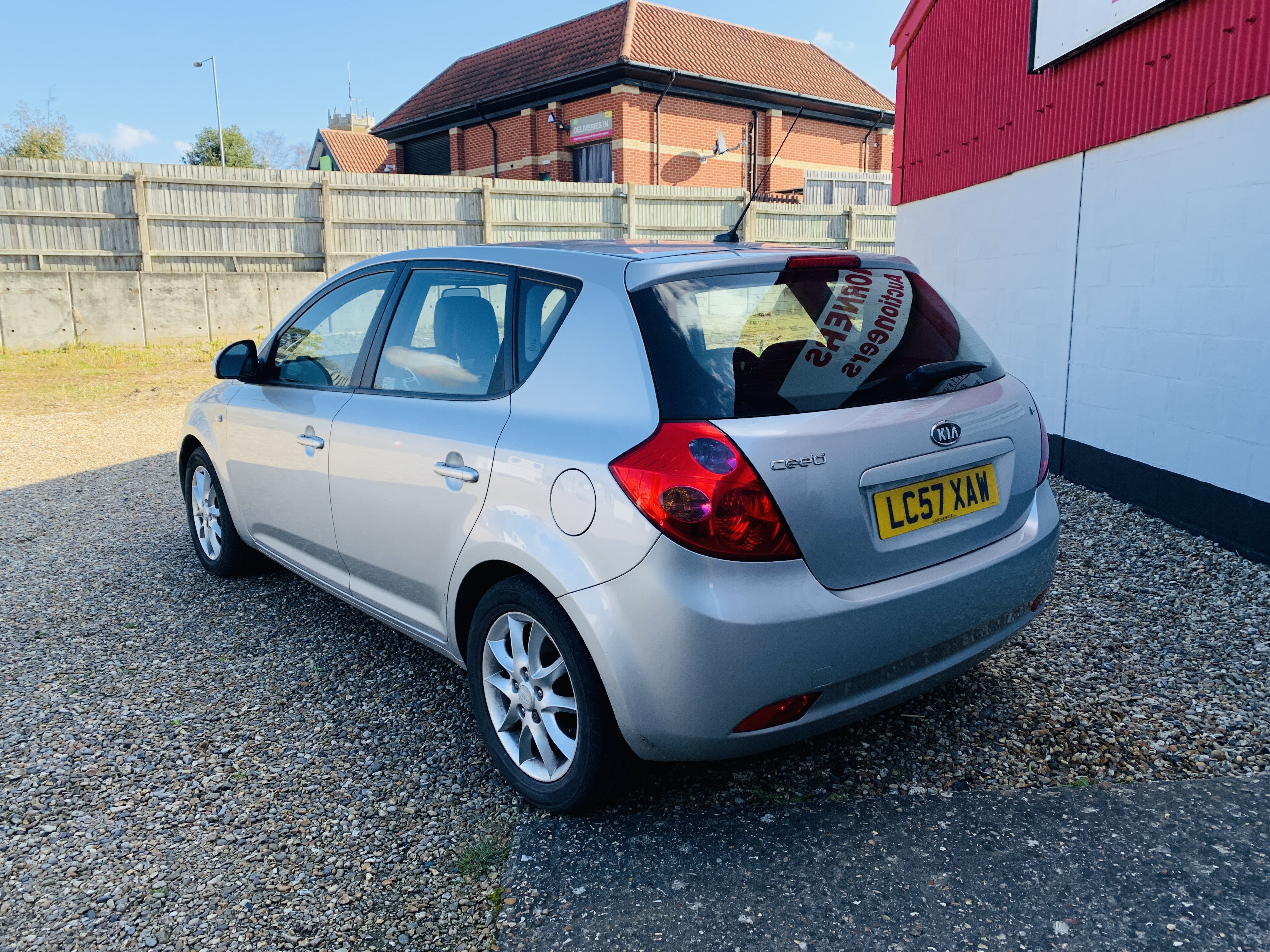 LC57 XAW KIA CEE'D LS CRDI HATCHBACK 1582CC DIESEL. FIRST REGISTERED 29/11/2007. - Image 3 of 15