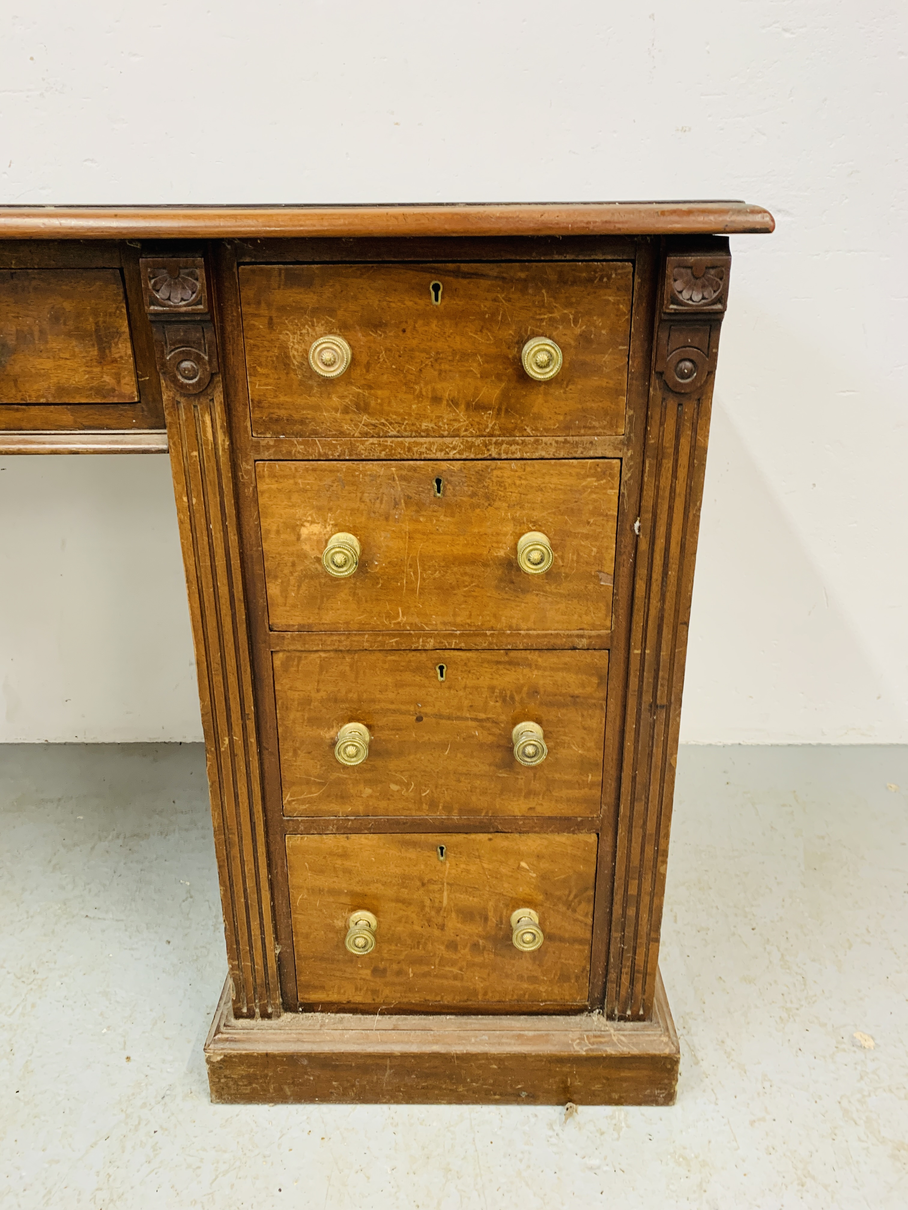 An Edwardian mahogany single piece nine drawer pedestal desk with inlaid tan leather top, - Image 7 of 18