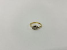 AN 18CT GOLD PLATINUM SET THREE STONE DIAMOND RING