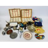 BOX OF MIXED COLLECTIBLES TO INCLUDE LETTER RACK, PEWTER MUG, MINIATURE DELFT 2 HANDLED VASE,