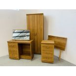 AN ALSTONS 'OXBRIDGE' LIGHT OAK EFFECT FINISH THREE PIECE BEDROOM SUITE COMPRISING OF DOUBLE