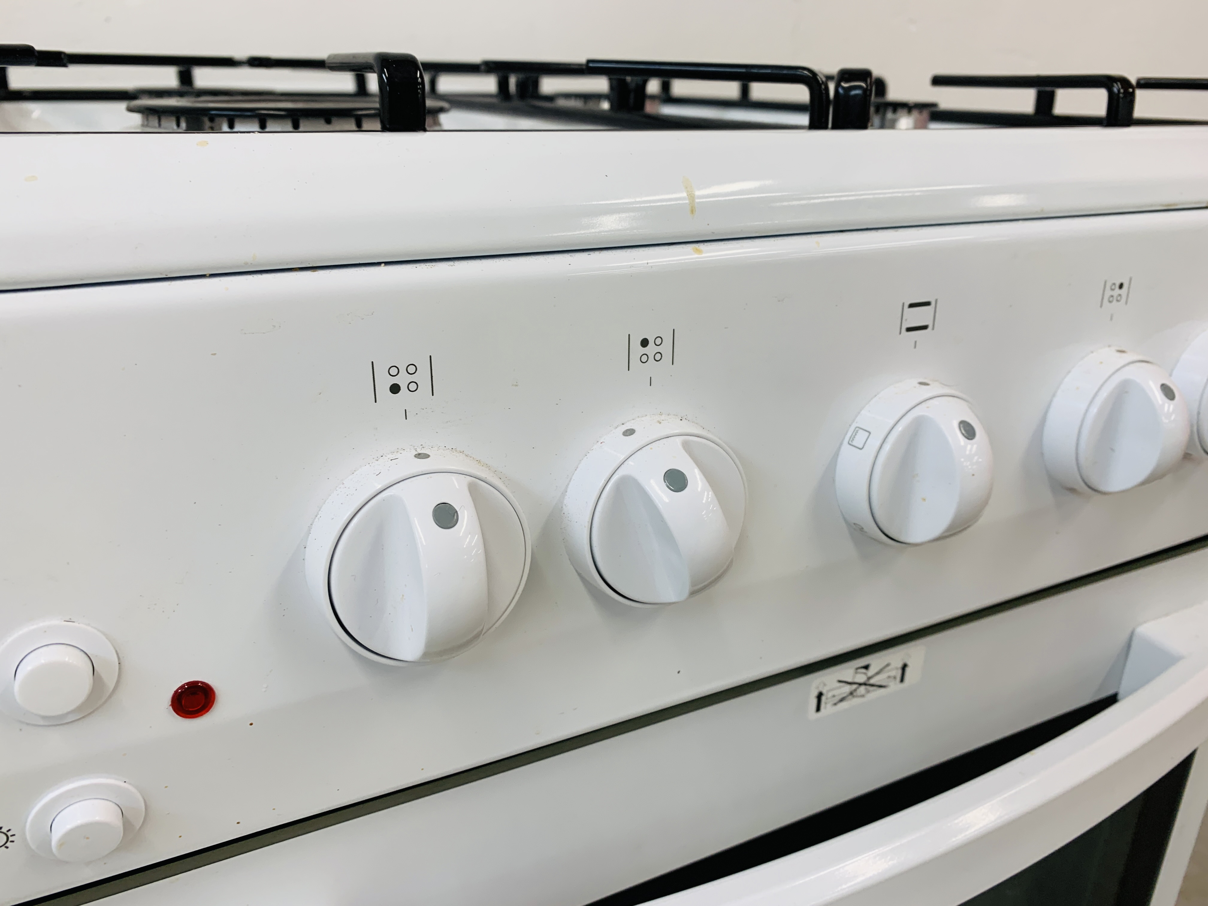 AN ESSENTIALS MAINS GAS SINGLE OVEN SLOT IN COOKER MODEL CFS9WU17 - SOLD AS SEEN (TRADE ONLY) - Image 11 of 11