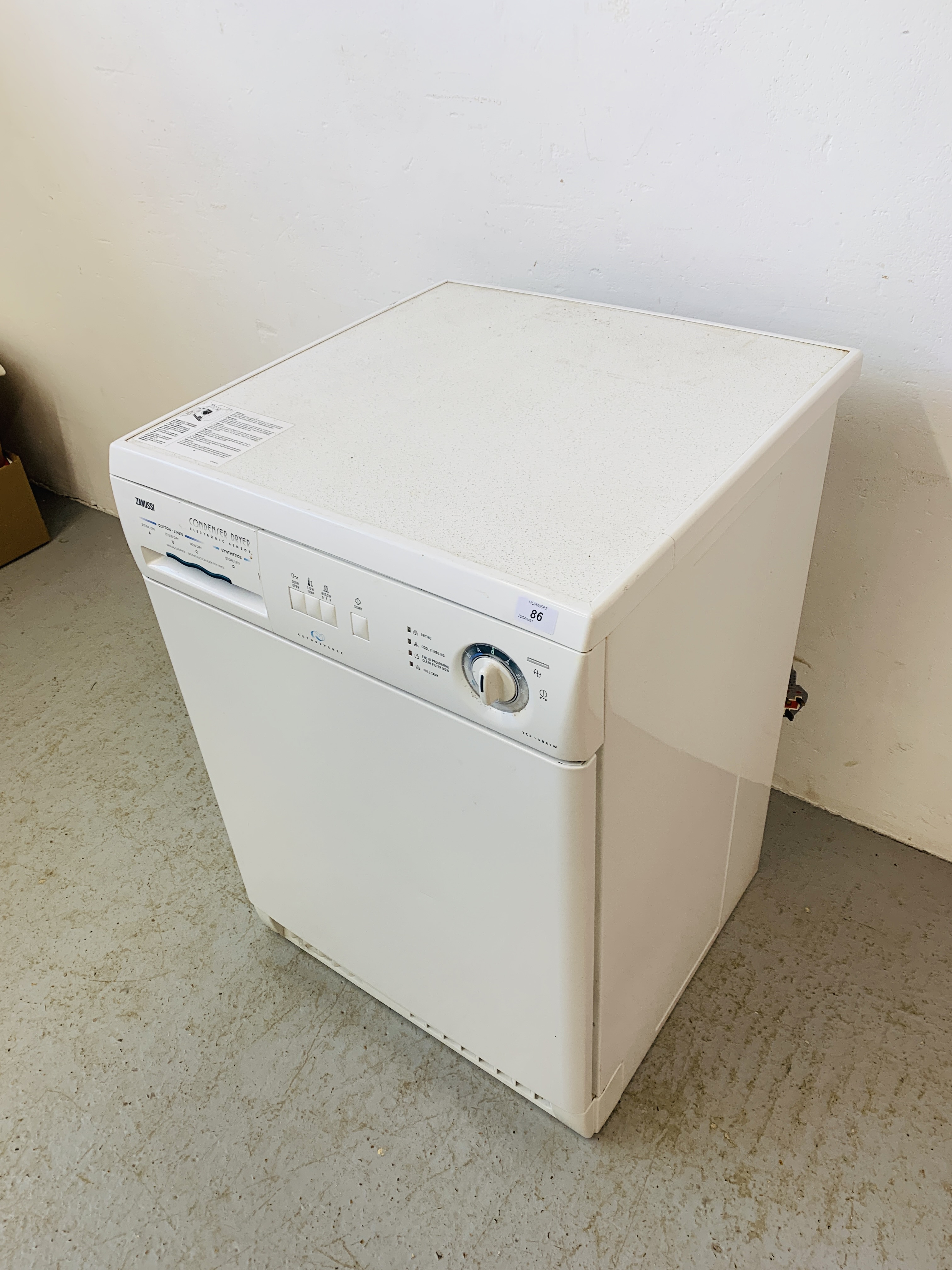 A ZANUSSI CONDENSER TUMBLE DRYER - SOLD AS SEEN - Image 3 of 5