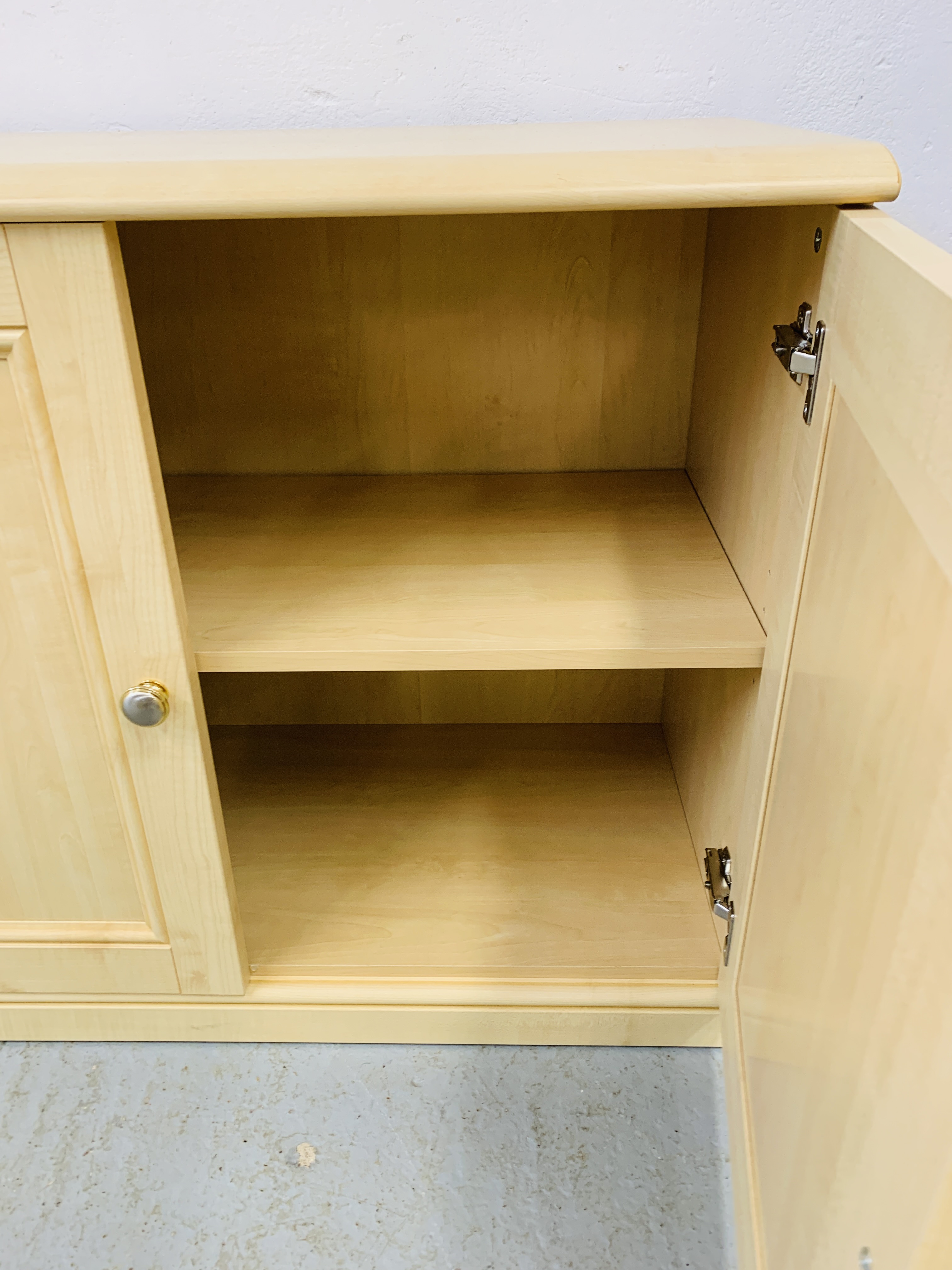 A LIGHT ASH FINISH TWO DOOR SHELVED STORAGE CABINET. WIDTH 90cm, HEIGHT 76cm, DEPTH 45cm. - Image 6 of 6