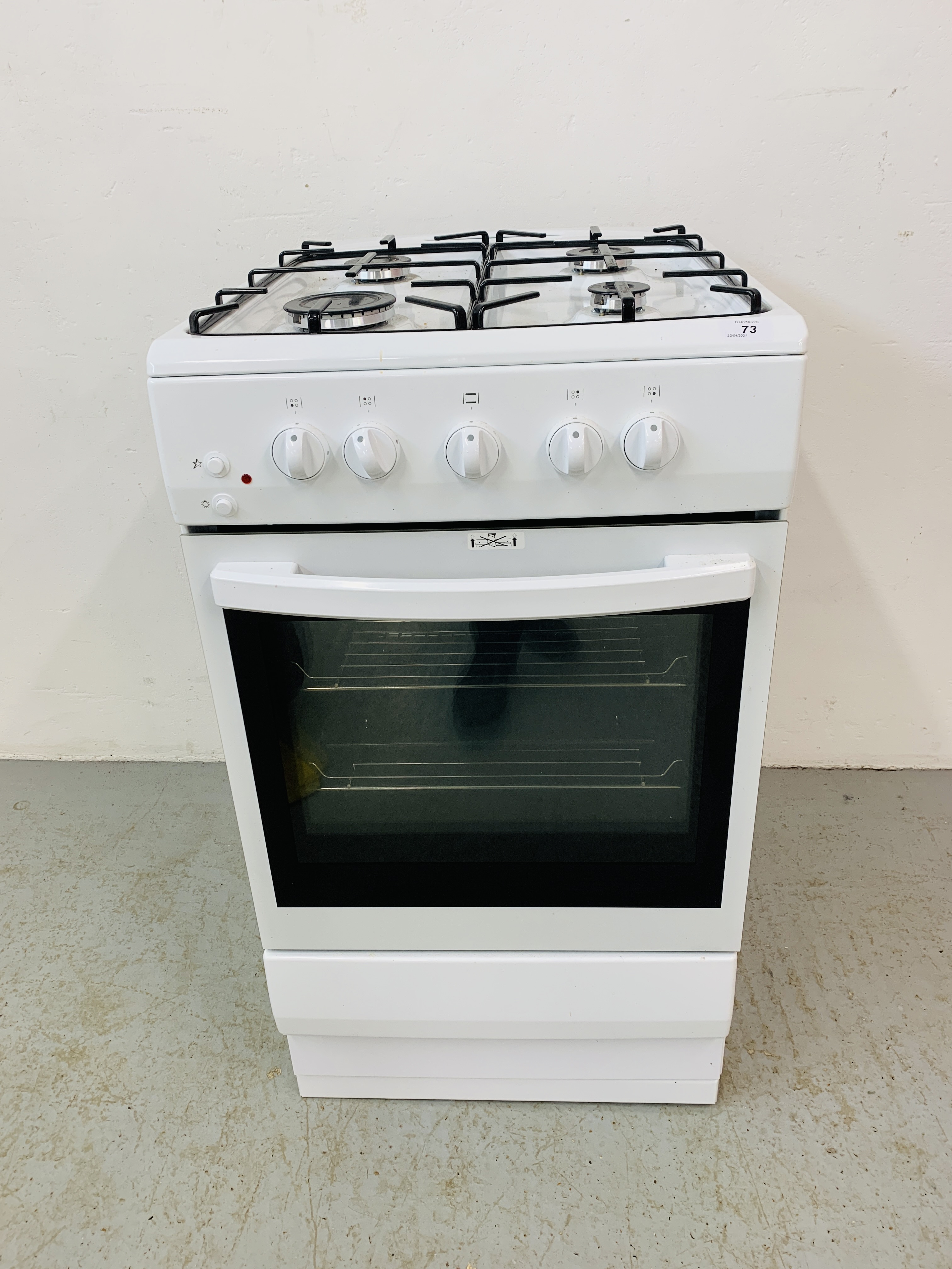 AN ESSENTIALS MAINS GAS SINGLE OVEN SLOT IN COOKER MODEL CFS9WU17 - SOLD AS SEEN (TRADE ONLY)