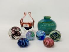 6 x COLOURED GLASS PAPERWEIGHTS OF VARIOUS SIZES, ART GLASS BASKET, ART GLASS VASE ON A MAINLY BLUE,