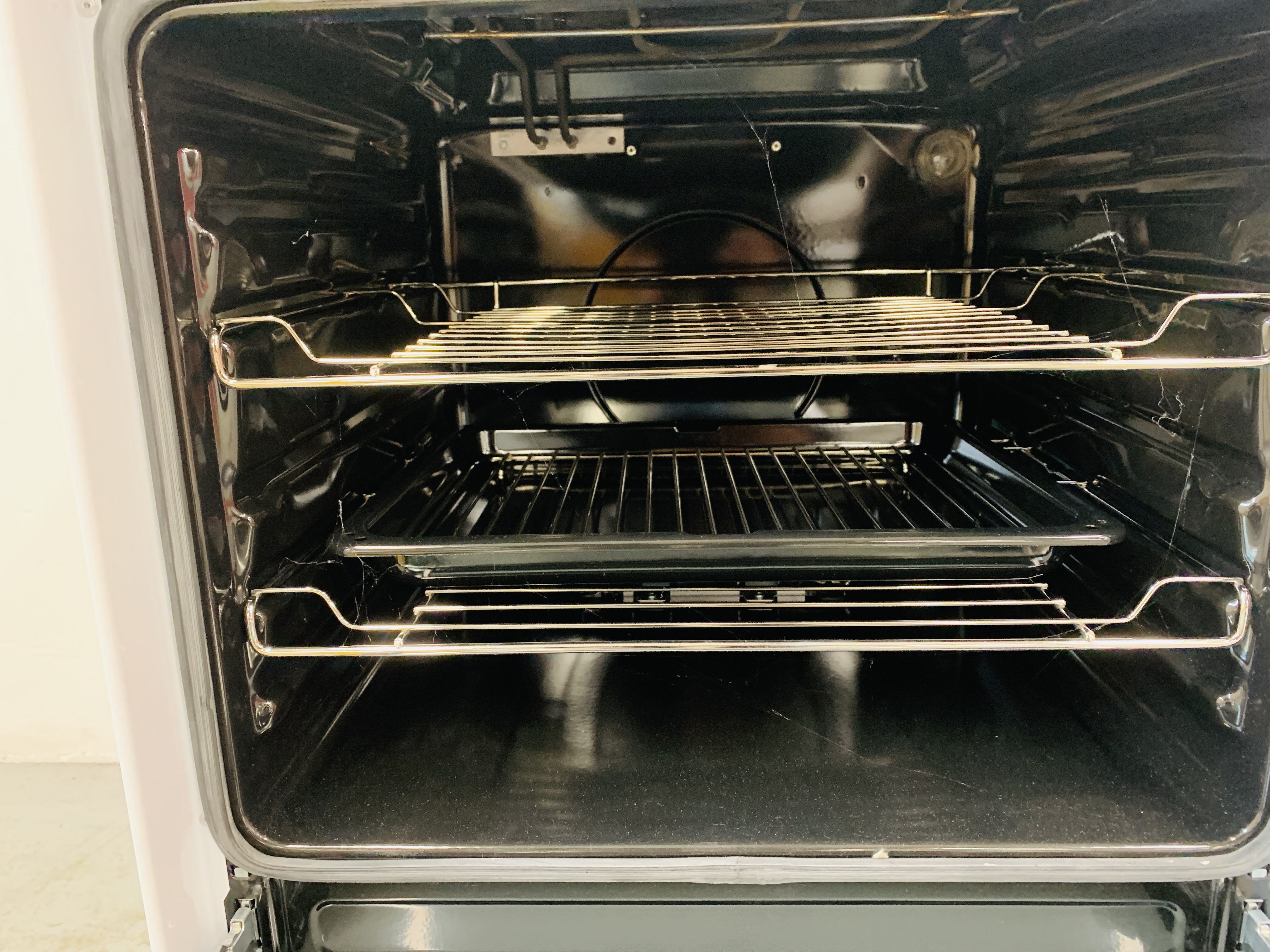 AN ESSENTIALS MAINS GAS SINGLE OVEN SLOT IN COOKER MODEL CFS9WU17 - SOLD AS SEEN (TRADE ONLY) - Image 10 of 11