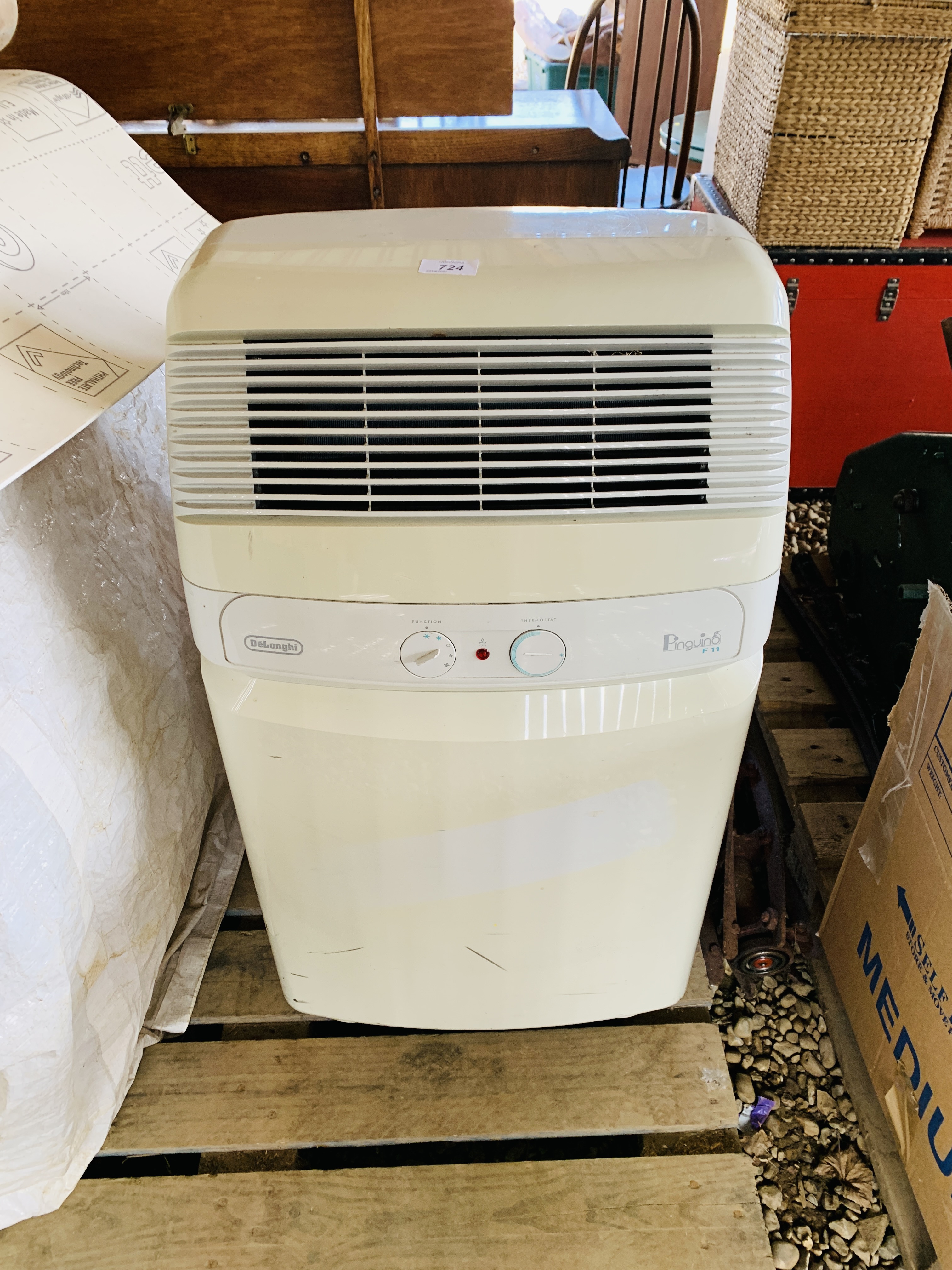A DELONGHI PINGUINO F11 PORTABLE AIR CONDITIONING UNIT - SOLD AS SEEN