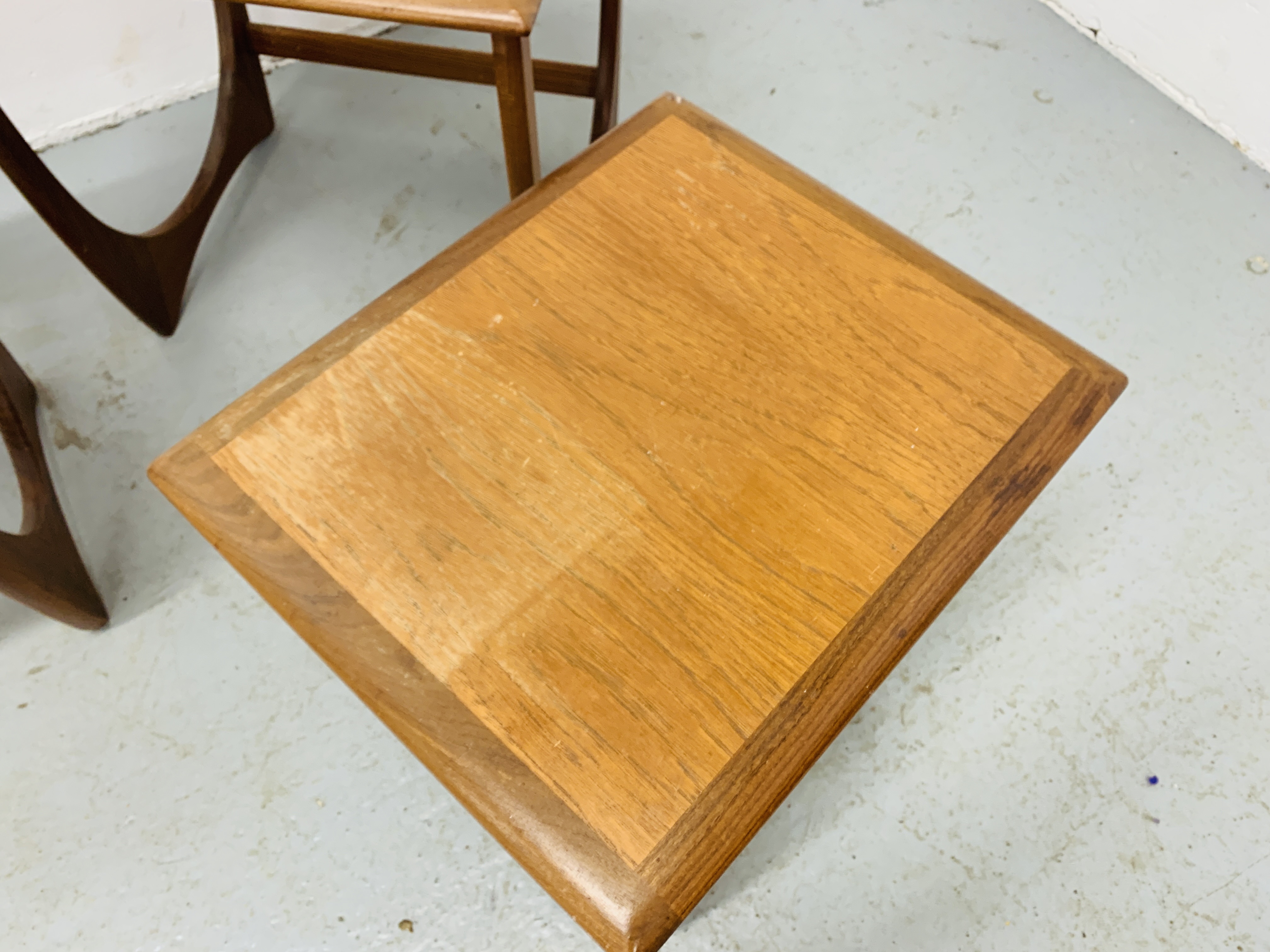 A G PLAN TEAK RETRO STYLE GRADUATED SET OF THREE OCCASIONAL TABLES - Image 3 of 6