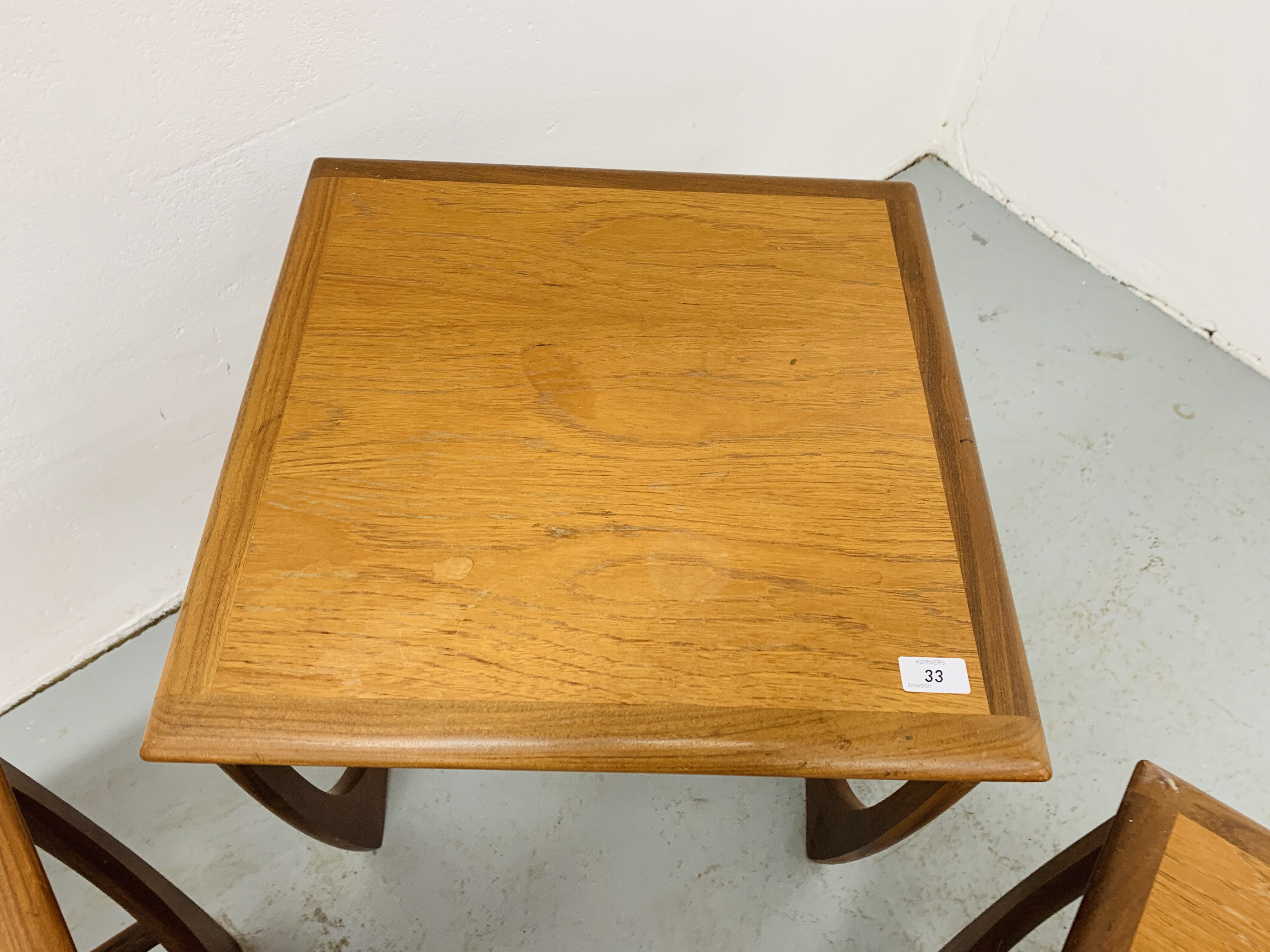 A G PLAN TEAK RETRO STYLE GRADUATED SET OF THREE OCCASIONAL TABLES - Image 5 of 6