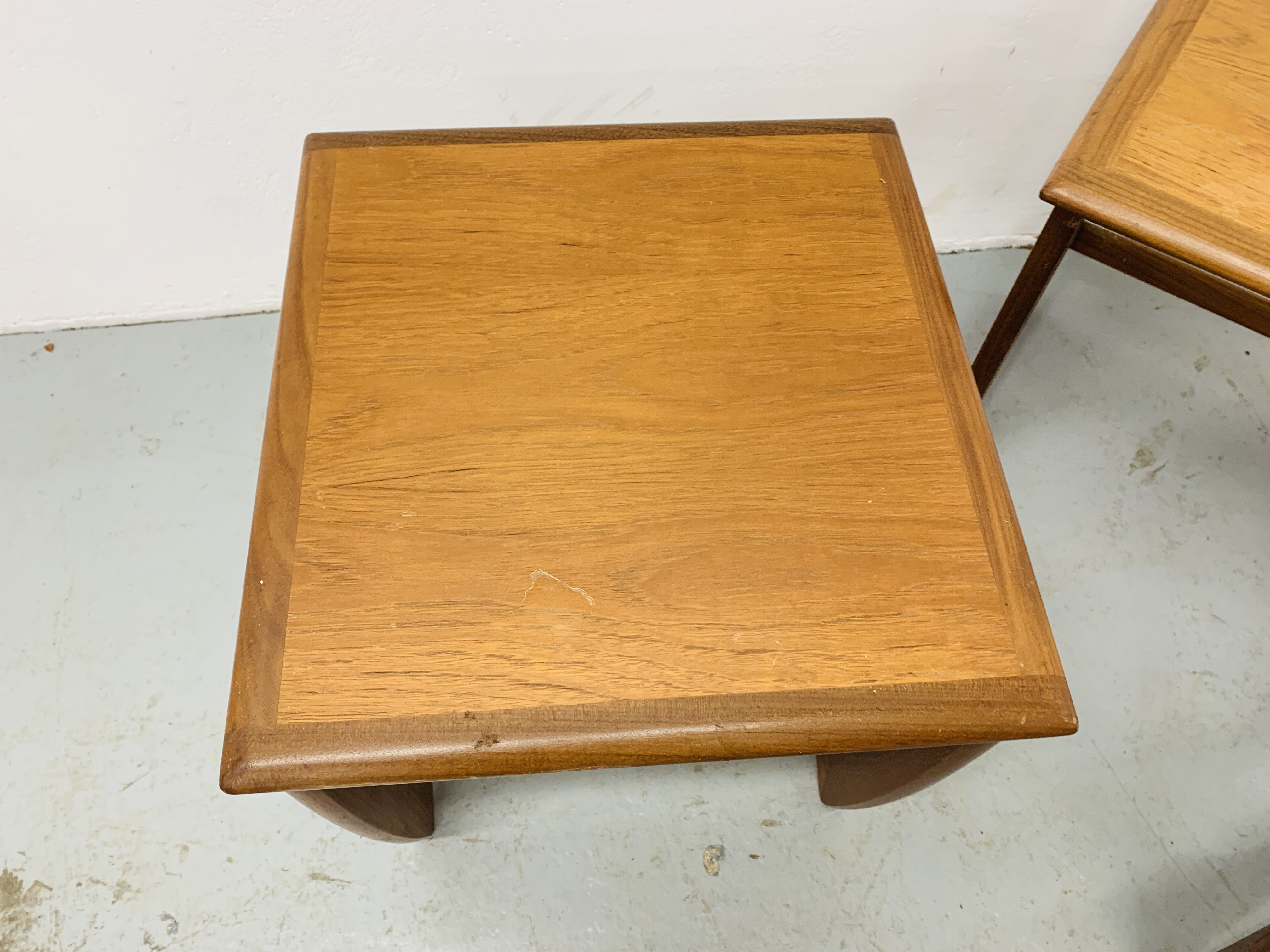 A G PLAN TEAK RETRO STYLE GRADUATED SET OF THREE OCCASIONAL TABLES - Image 4 of 6