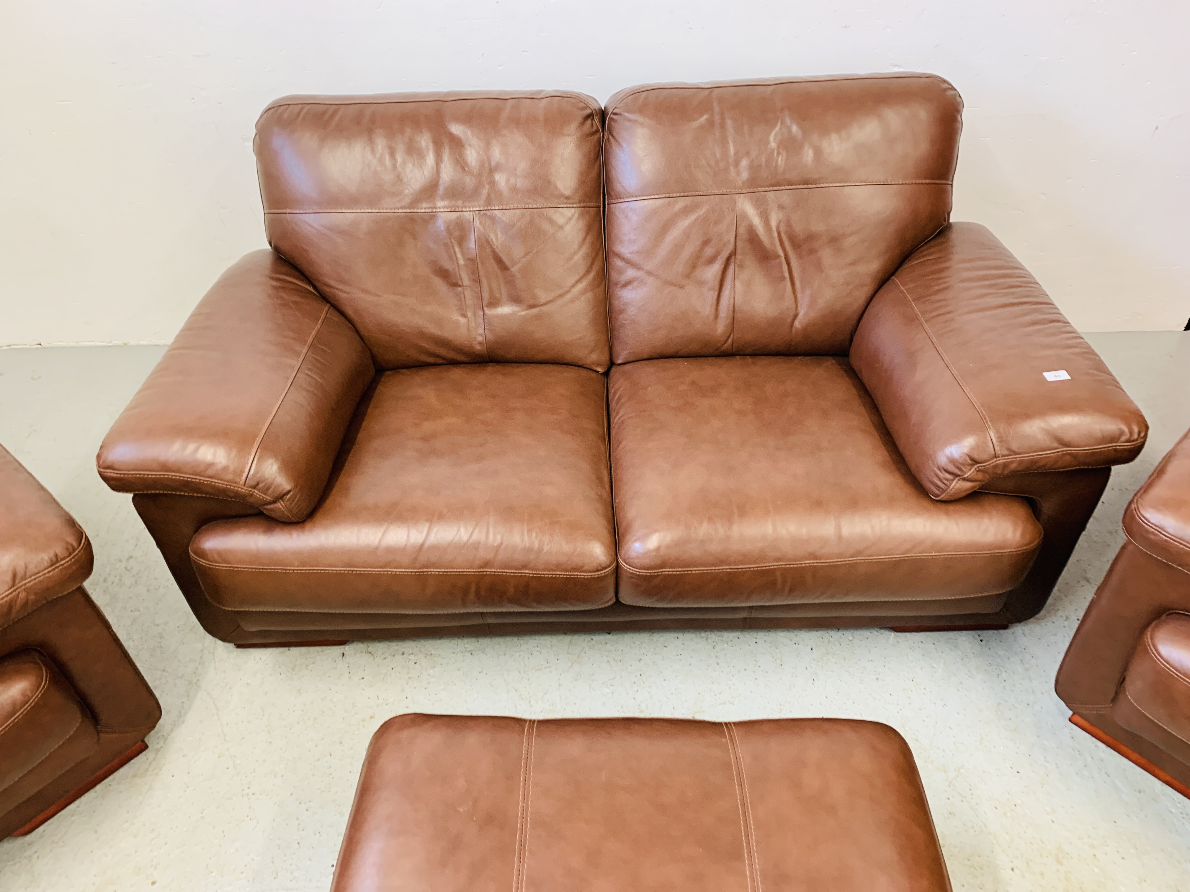 A GOOD QUALITY TAN LEATHER THREE PIECE LOUNGE SUITE WITH MATCHING FOOT STOOL - Image 3 of 24