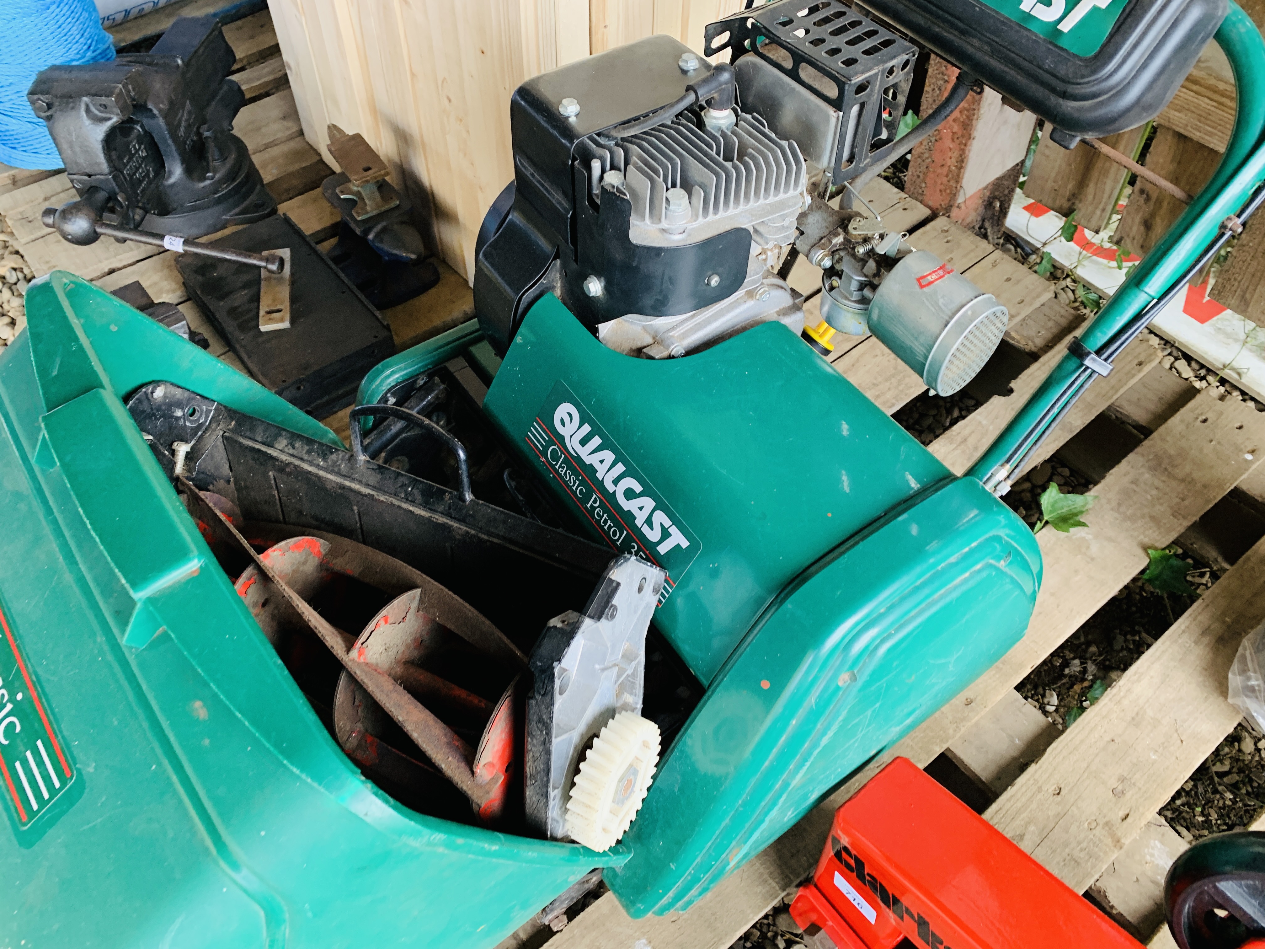 A QUALCAST CLASSIC PETROL 35S CYLINDER MOWER WITH SCARIFIER ATTACHMENT (INSTRUCTIONS WITH - Image 3 of 5