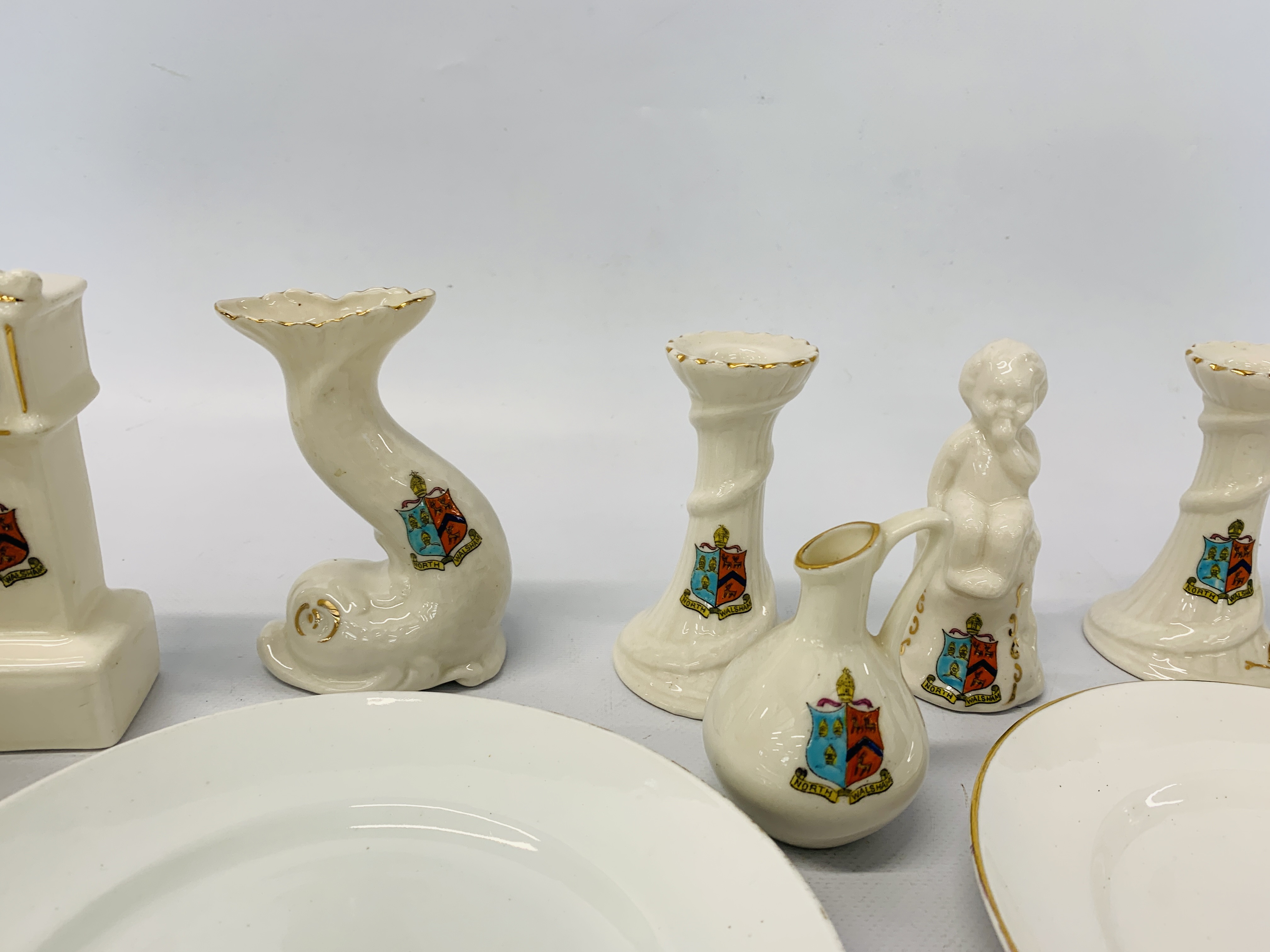 A COLLECTION OF APPROX 16 PIECES OF NORTH WALSHAM CRESTED WARE MARKED FLORENTINE CHINA TO INCLUDE - Image 5 of 11