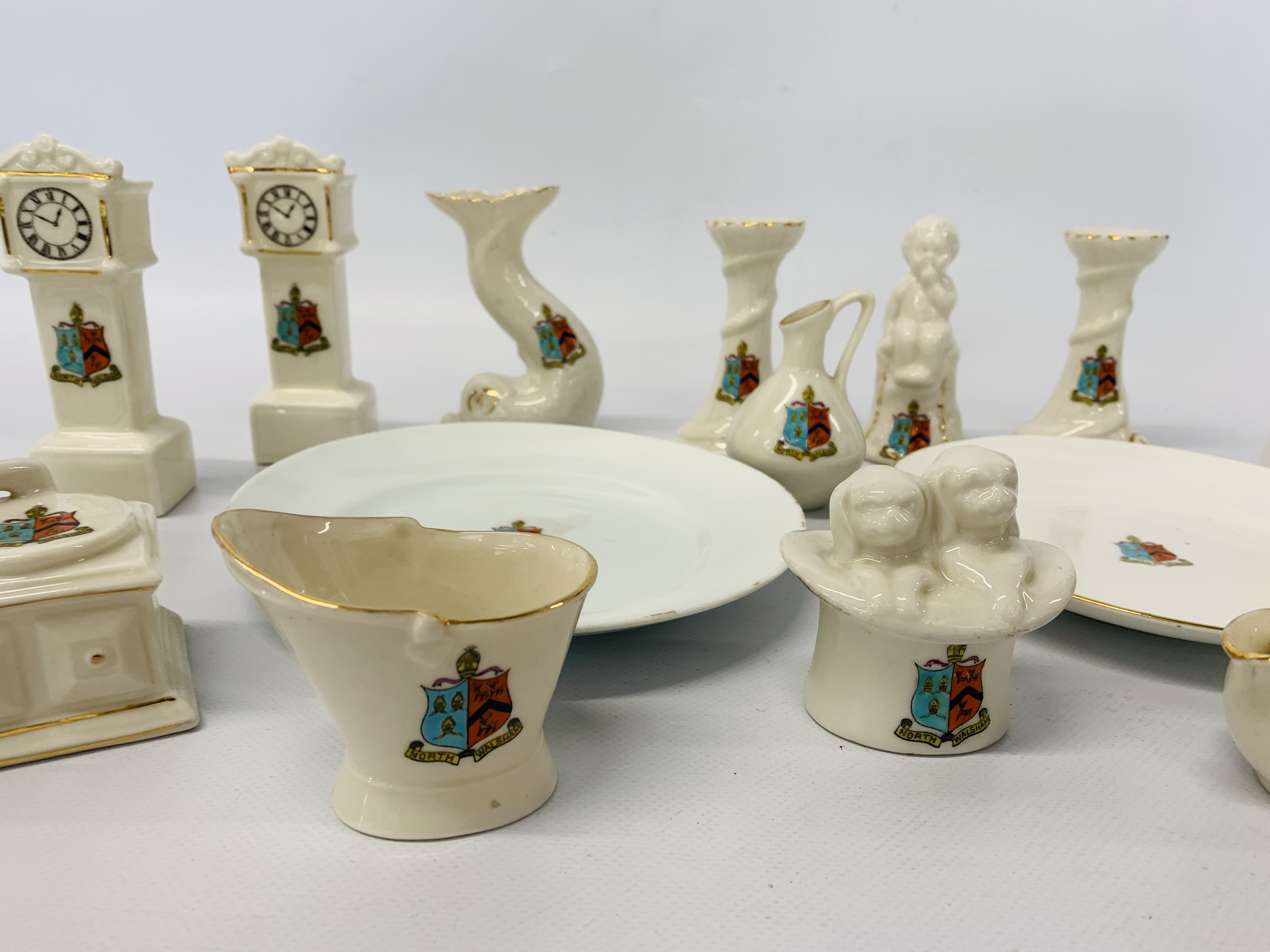 A COLLECTION OF APPROX 16 PIECES OF NORTH WALSHAM CRESTED WARE MARKED FLORENTINE CHINA TO INCLUDE - Image 2 of 11
