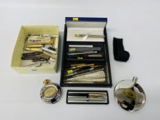 A TRAY OF ASSORTED PENS TO INCLUDE PARKER, WATERMANS, ALONG WITH A GROUP OF POCKET KNIVES,