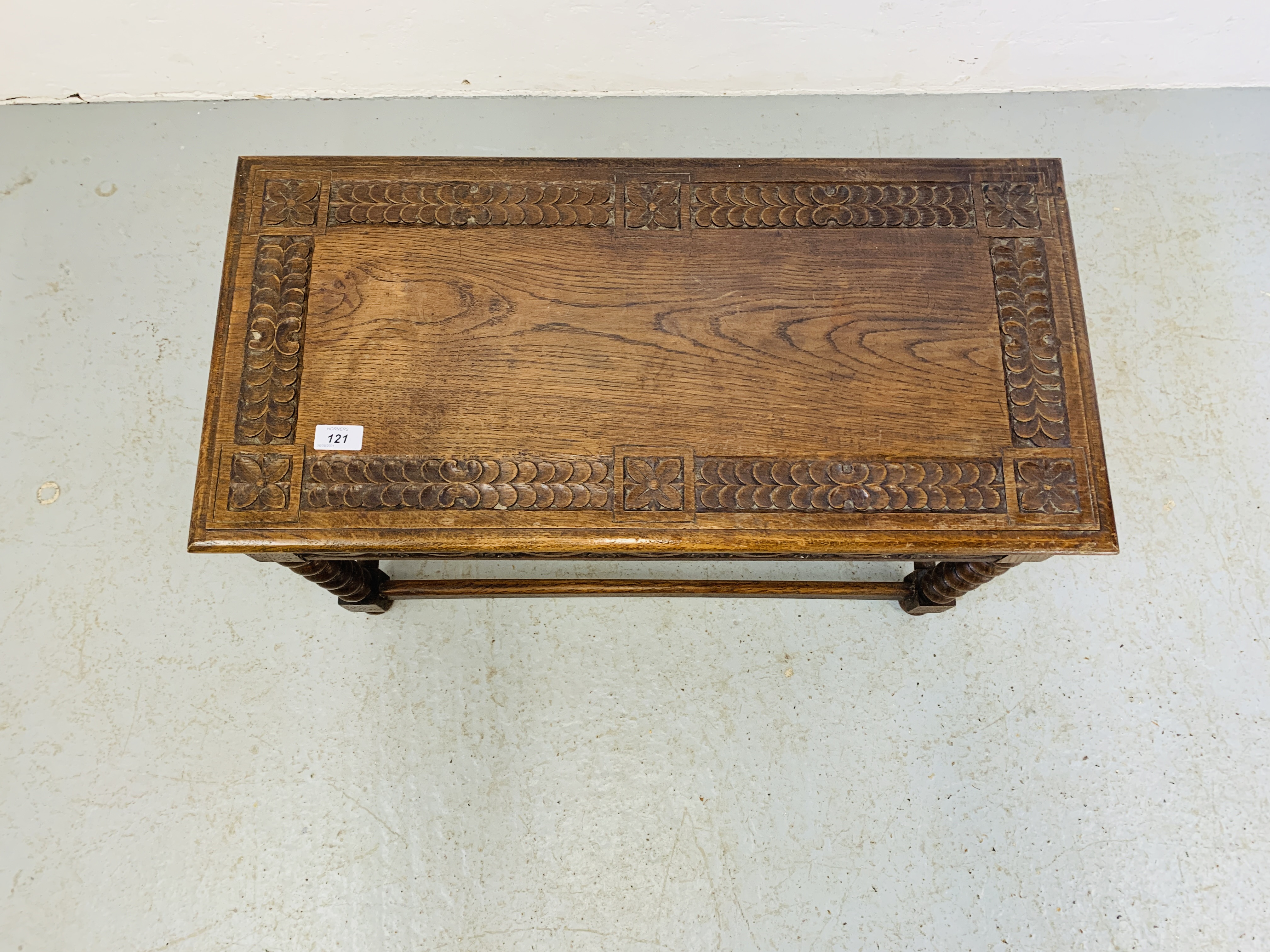 A HAND CARVED OAK SIDE TABLE WITH HINGED TOP AND BOBBIN DETAILED SUPPORTS - W 75CM. D 37CM. H 46CM. - Image 2 of 8