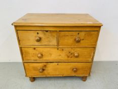 A COUNTRY PINE TWO OVER TWO CHEST OF DRAWERS STANDING ON TURNED FEET - W 81CM. H 79CM. D 44CM.