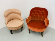 AN EDWARDIAN BUTTON BACK NURSING CHAIR UPHOLSTERED IN BURNT ORANGE VELOUR ALONG WITH A VICTORIAN