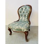 A VICTORIAN MAHOGANY NURSING CHAIR UPHOLSTERED IN GREEN PATTERNED MATERIAL