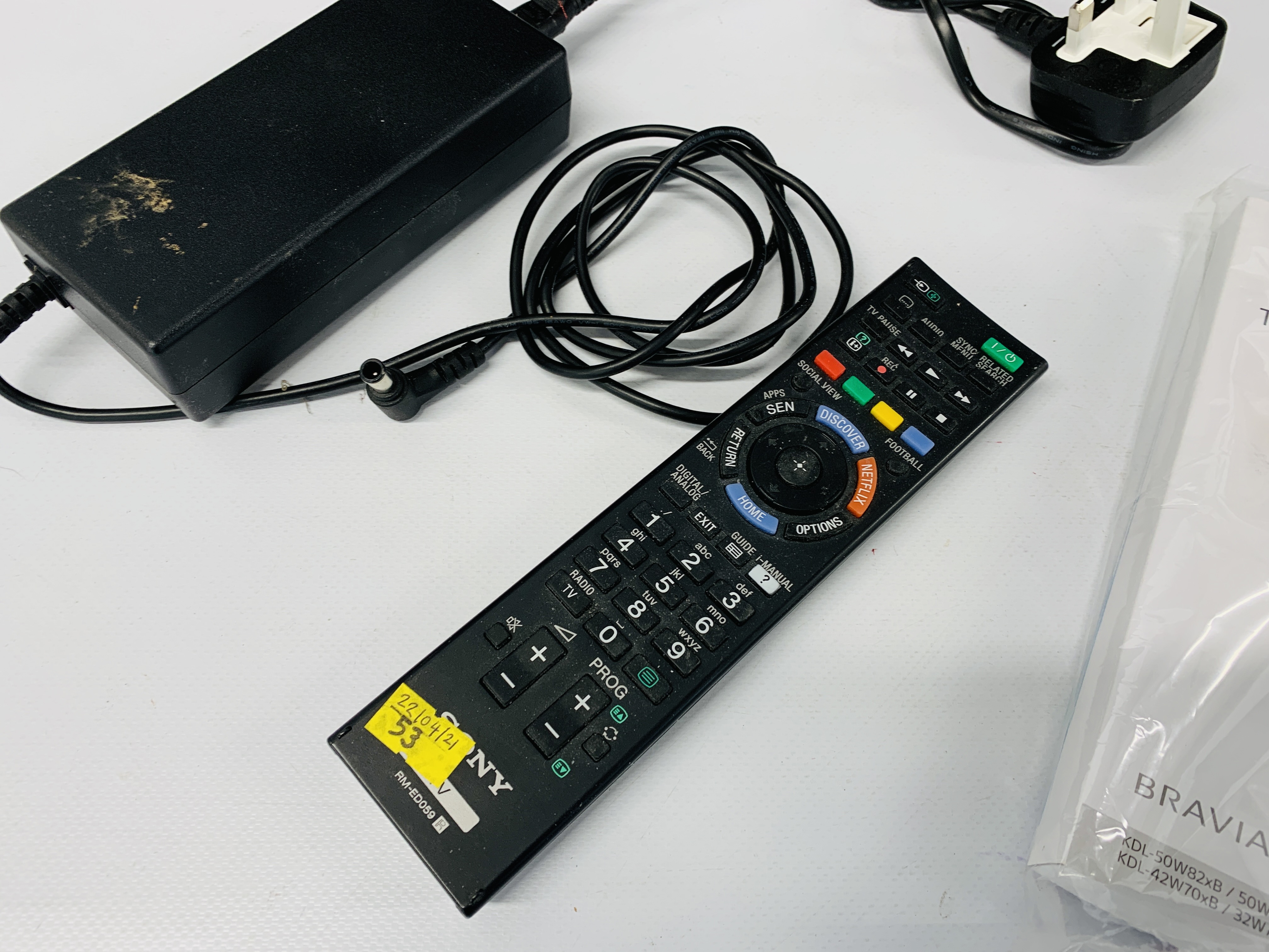 A SONY BRAVIA 32 INCH SMART TELEVISION MODEL KDL - 32W705B (REMOTE WITH AUCTIONEER) - SOLD AS SEEN - Image 5 of 9