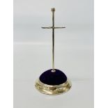 A SILVER HAT PIN STAND BY WN LTD, CHESTER 1914, HEIGHT 16CM.