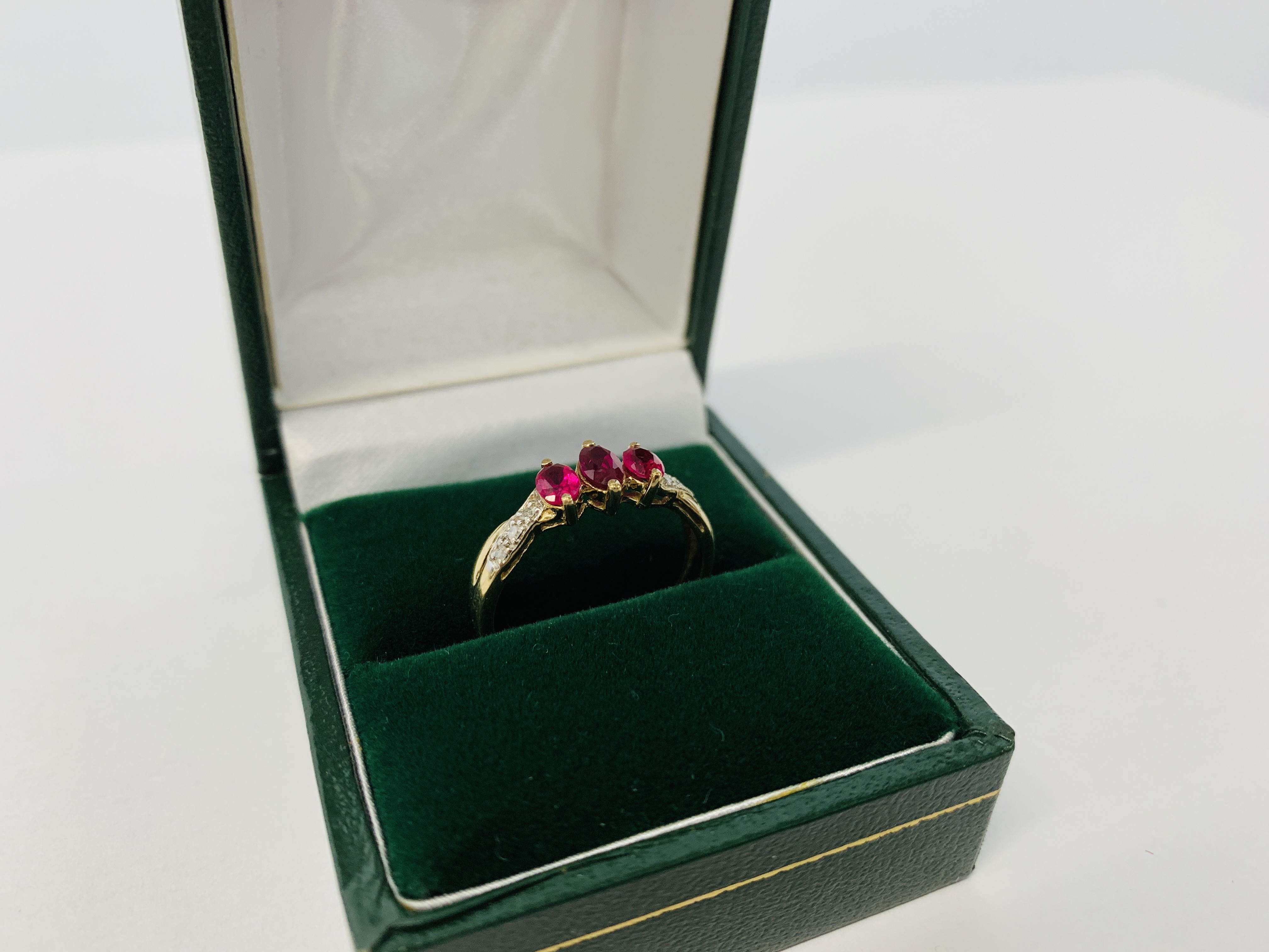 A 9CT GOLD THREE STONE RUBY RING WITH DIAMOND SET SHOULDERS - Image 2 of 8