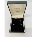 A PAIR OF GOLD DROP EARRINGS SET WITH GREEN STONES MARKED 15CT