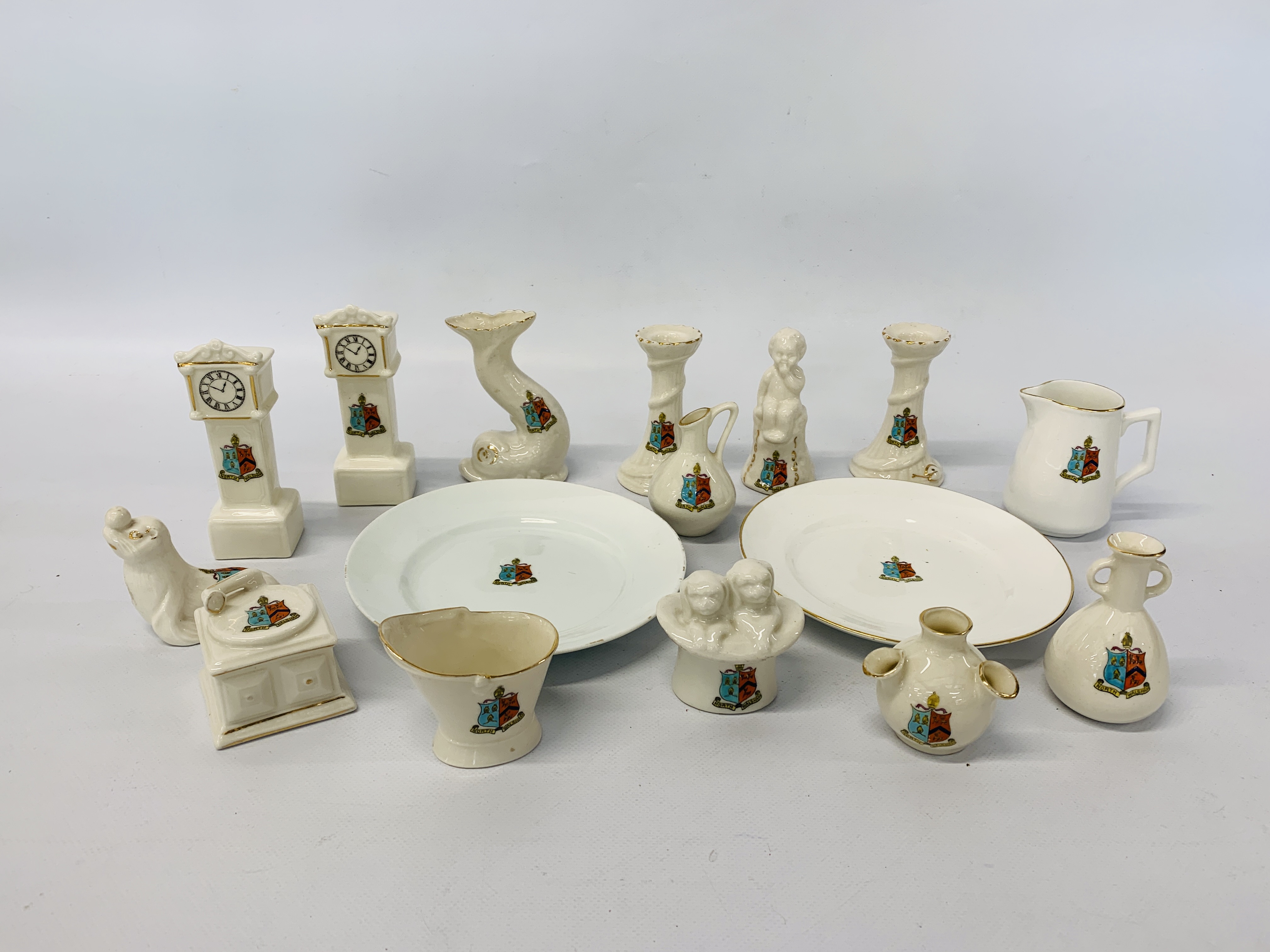 A COLLECTION OF APPROX 16 PIECES OF NORTH WALSHAM CRESTED WARE MARKED FLORENTINE CHINA TO INCLUDE